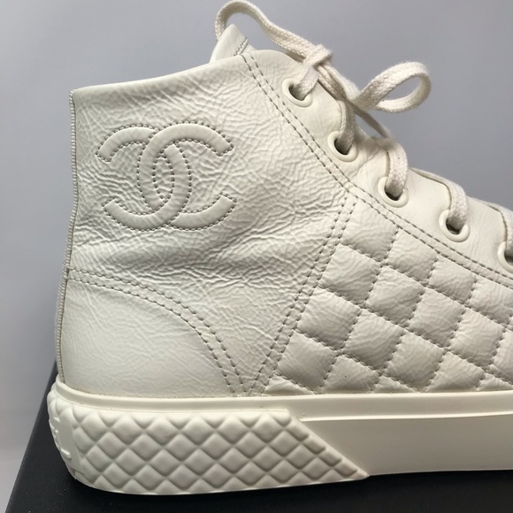 CHANEL 21B Quilted Lambskin High Top Sneaker Ivory Black Suede Cap Toe Size 37.5 - Picture 3 of 12